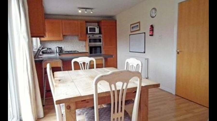 Motherwell Self Catering - Kitchen/dining room